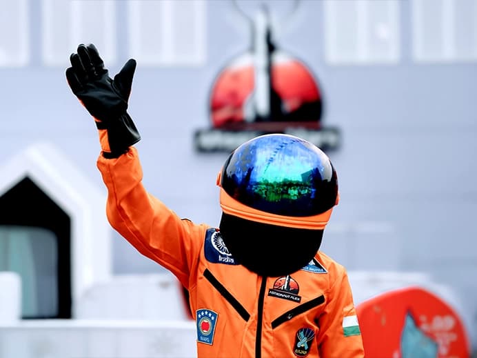 Wanta Santa — Astronaut